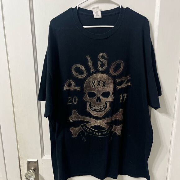 Gildan Other - Gildan Black Poison Graphic T-Shirt